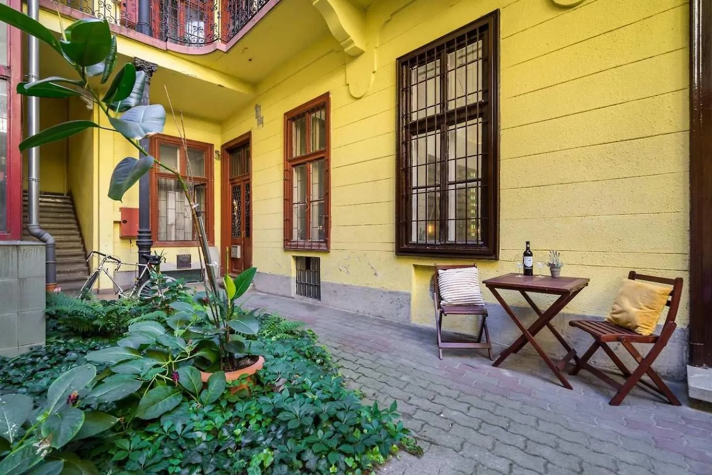 Vintage Downtown Escape 2 Baths 2 Beds Apartment Budapest Hungary