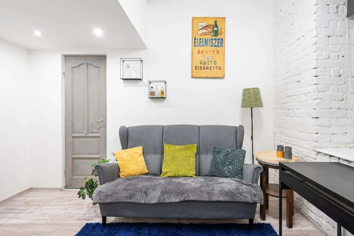 Vintage Downtown Escape 2 Baths 2 Beds location